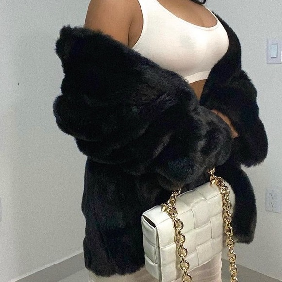 Winter Furr Coat M/L - Picture 1 of 5